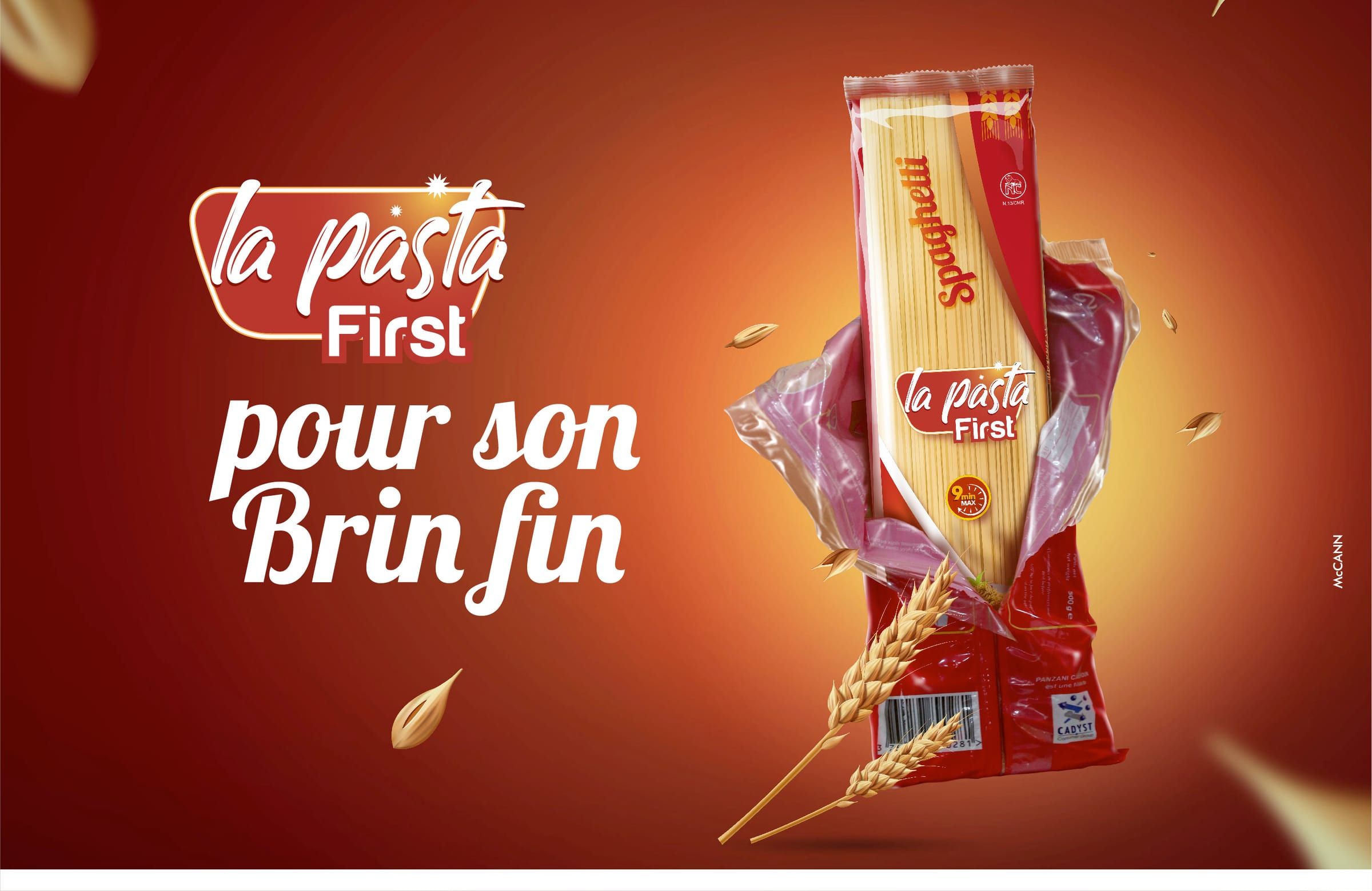 Visuel La Pasta First « pour son brin fin » : un paquet de spaghetti ouvert, entouré d'épis de blé, sur fond rouge orangé.
