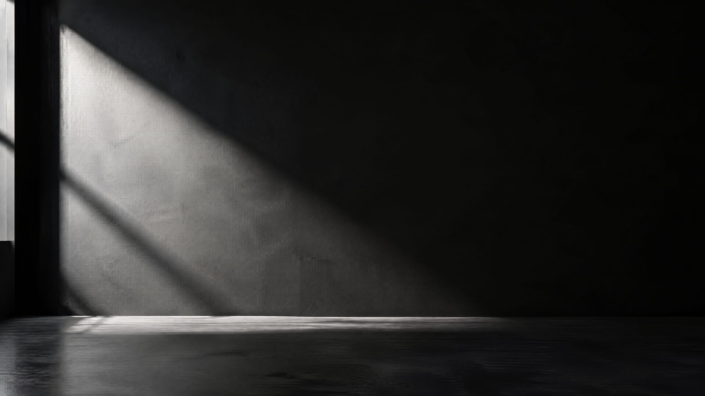 Mur de studio noir traversé par un faisceau de lumière blanche (visuel placeholder)