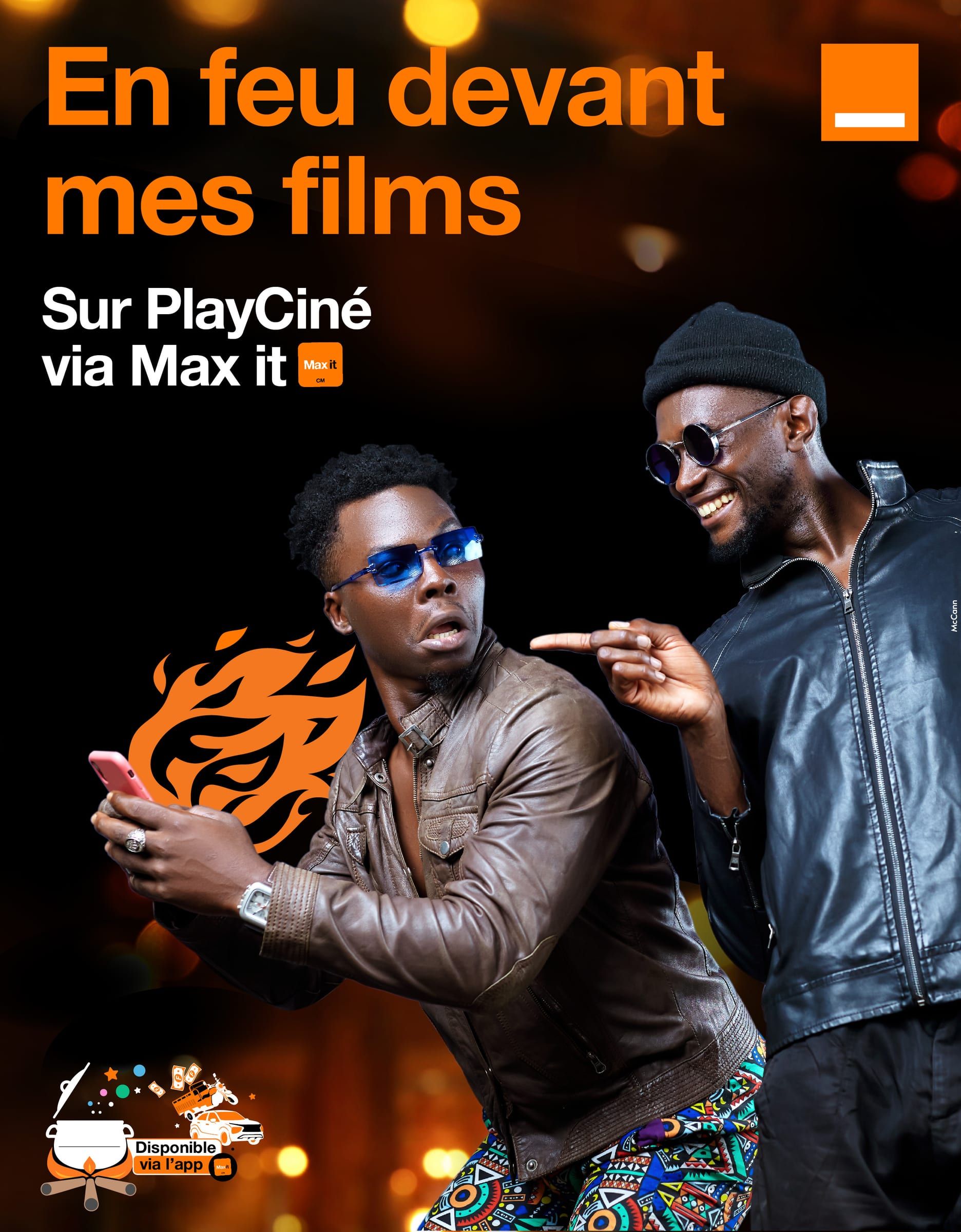 Visuel PlayCiné « En feu devant mes films » : deux jeunes hommes en lunettes de soleil réagissent devant un téléphone.
